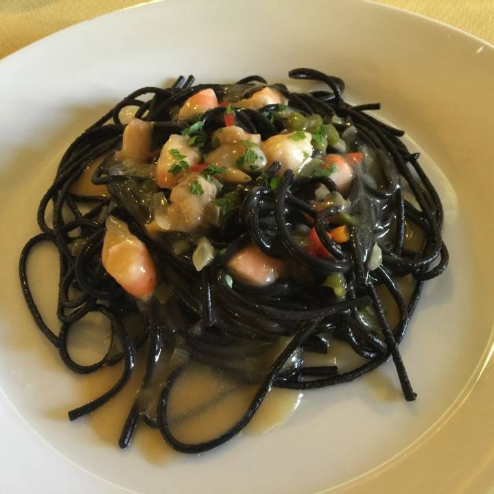 Espagueti negro con marisco - Mesón Colón